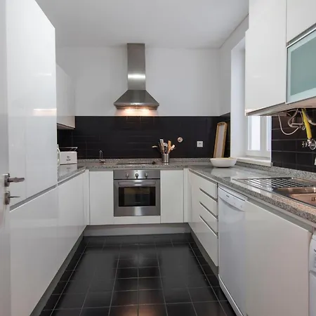 Sunny 3bdr In Graça By Lovelystay