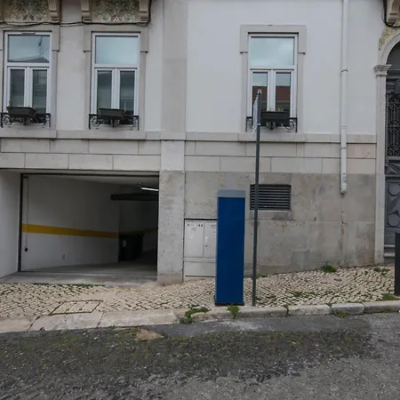 Sunny 3bdr In Graça By Lovelystay