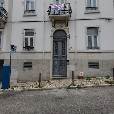 Sunny 3bdr In Graça By Lovelystay