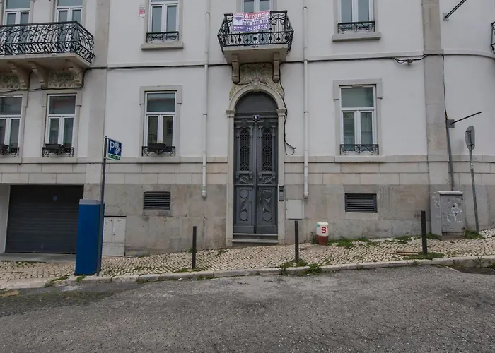 Sunny 3bdr In Graca By Lovelystay