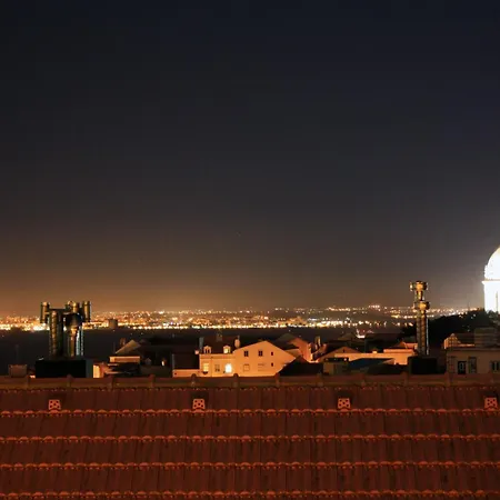 Daire Sunny 3bdr In Graca By Lovelystay *