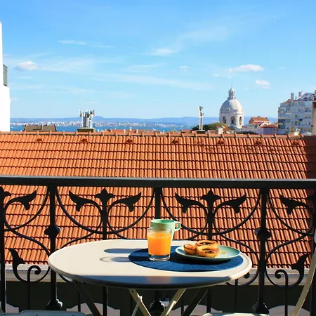 Daire Sunny 3bdr In Graca By Lovelystay *